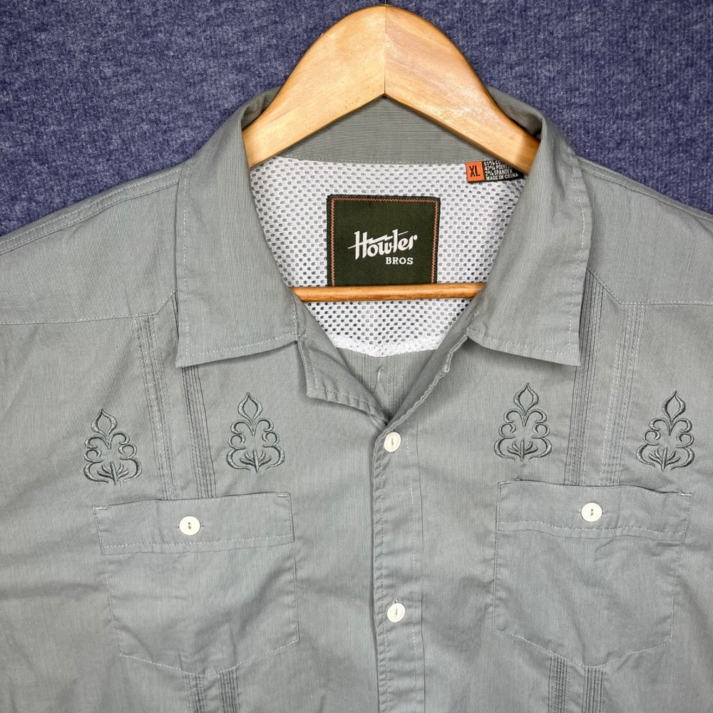 Howler Bros Hermanos Guayabera Shirt Mens XL Grey Short Sleeve Embroidered Mesh